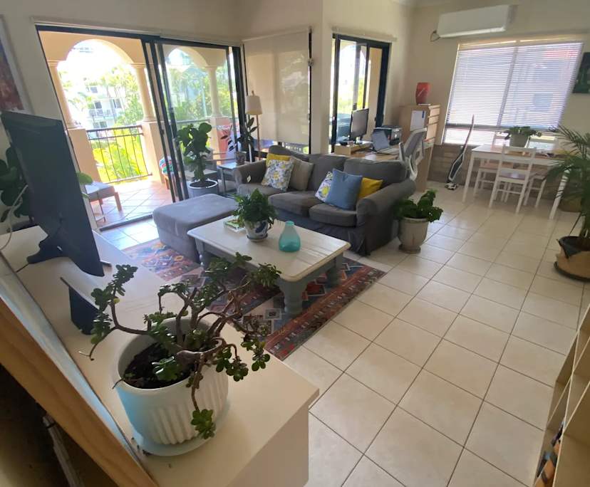 $390, Flatshare, 2 bathrooms, Broadbeach QLD 4218
