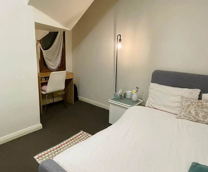 Furnished room in a flatshare