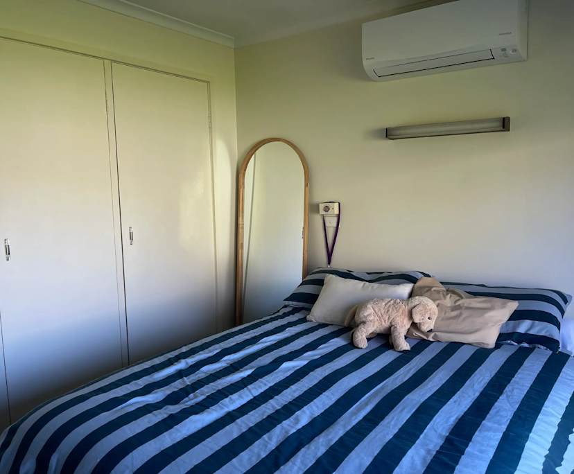 Room in a share house
