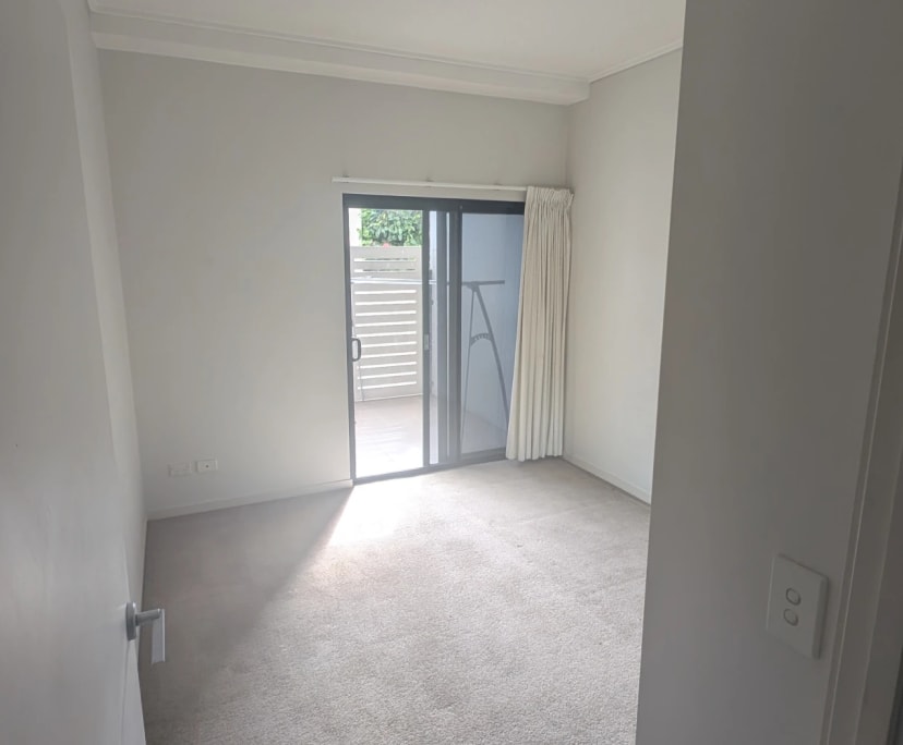 Unfurnished room with own bathroom