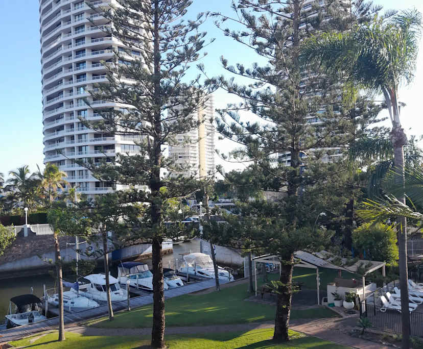 $400, Homestay, 2 bathrooms, Runaway Bay QLD 4216