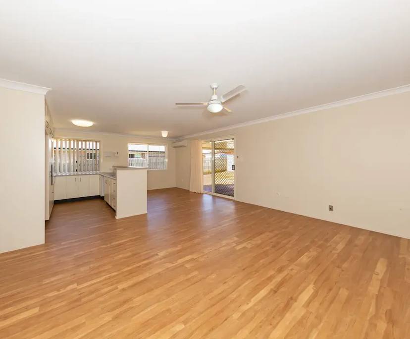 $250, Share-house, 4 bathrooms, Middle Ridge QLD 4350