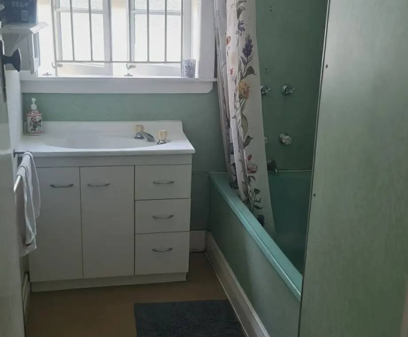 Unfurnished room in a share house