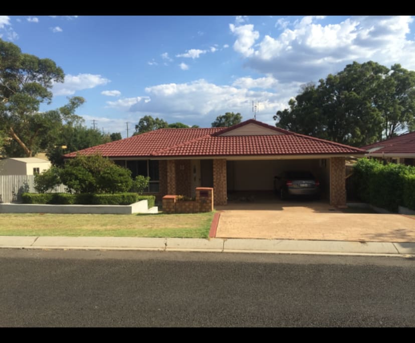 Room for Rent in Wilsonton, QLD 175, Furnished, S...
