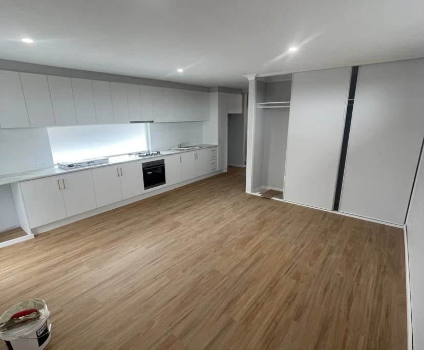 Unfurnished room studio flat for rent