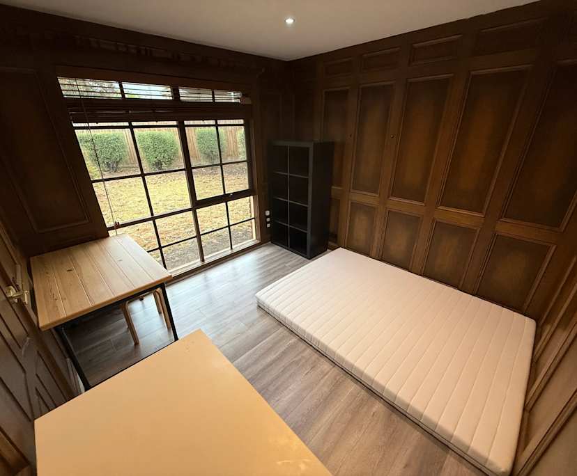 Room in a share house