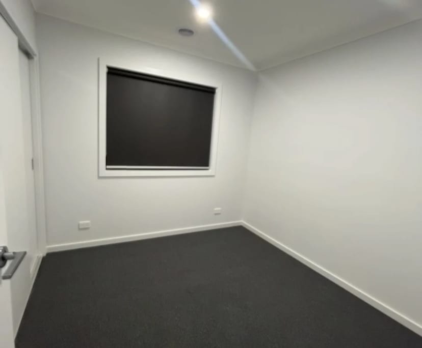 $250, Share-house, 3 bathrooms, Fraser Rise VIC 3336