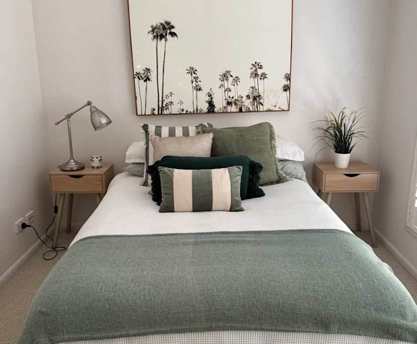 Furnished room in a share house