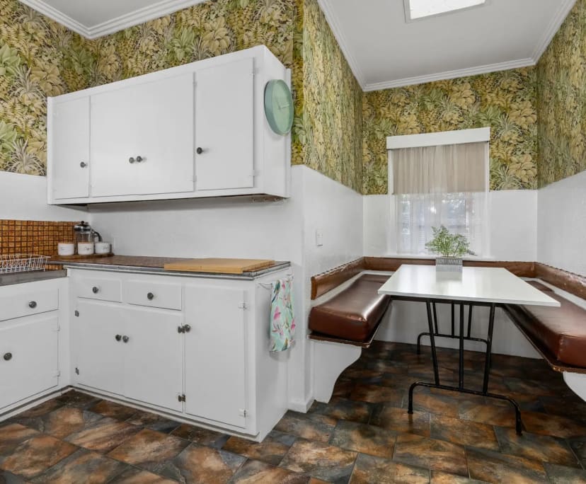 Room in a share house