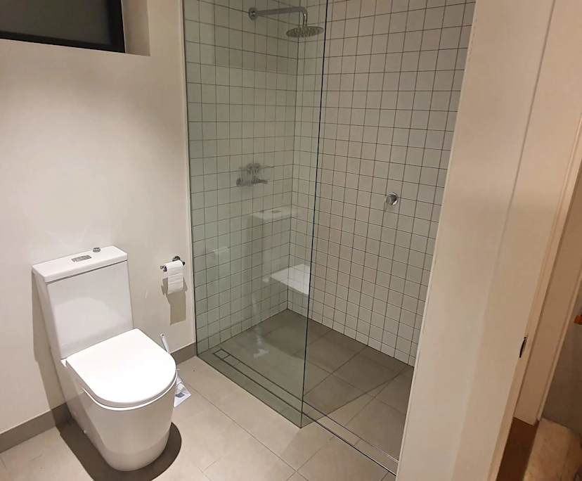 Unfurnished room with own bathroom