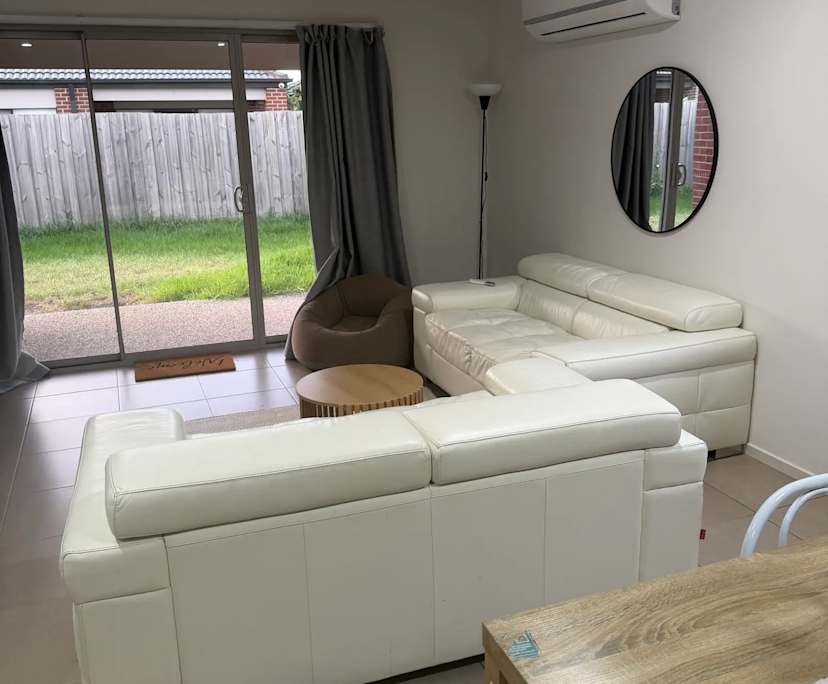 Room in a share house