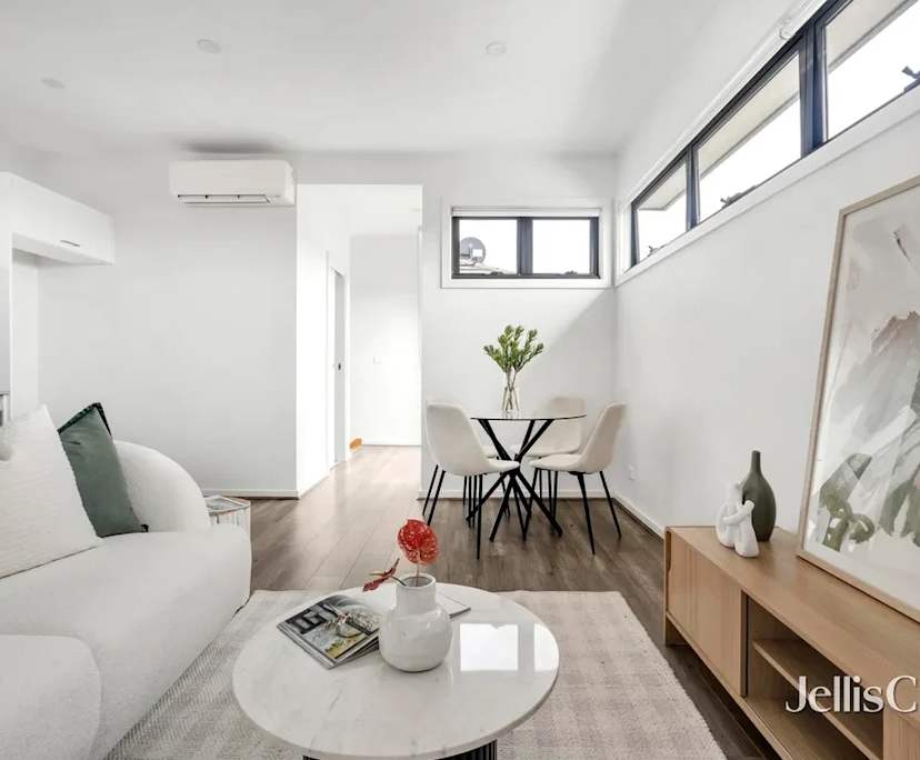 Whole property with 2 rooms for rent