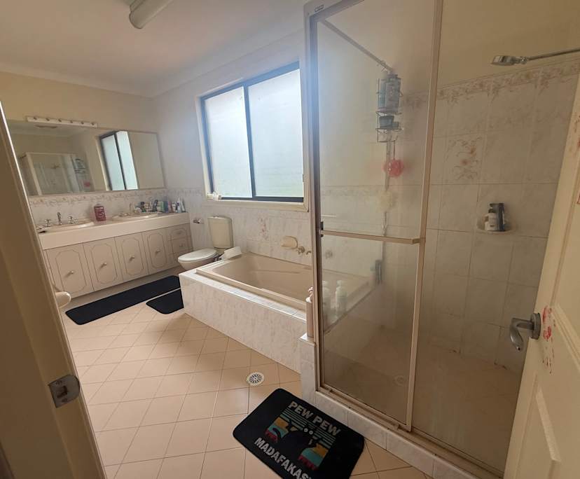 Unfurnished room in a flatshare