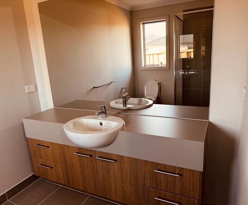 $460, Whole-property, 4 bathrooms, Mambourin VIC 3024