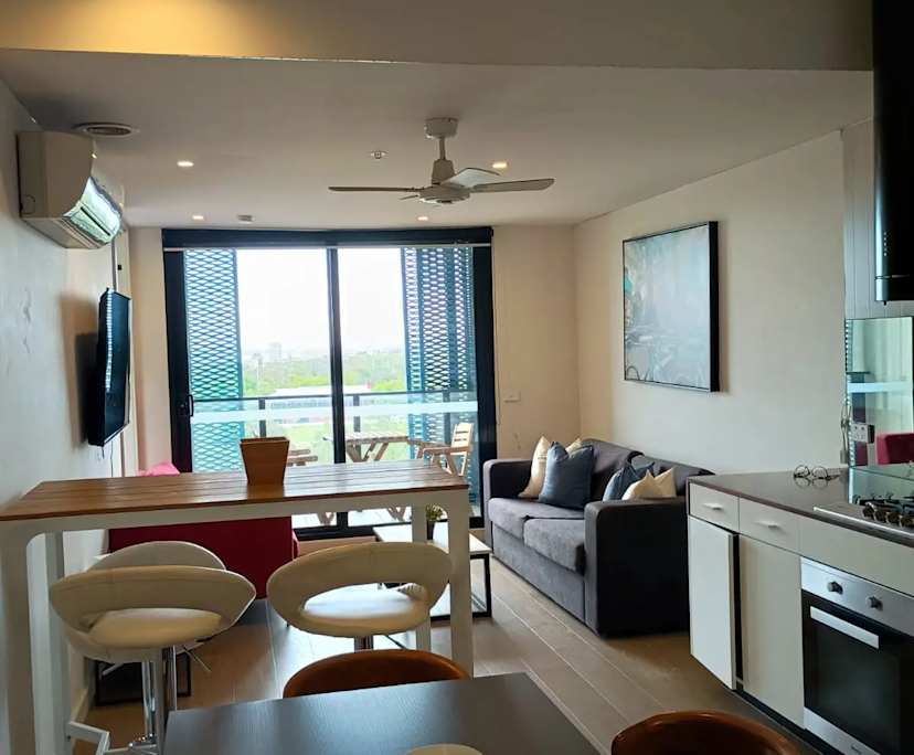 $1,250, Whole-property, 3 bathrooms, St Kilda VIC 3182