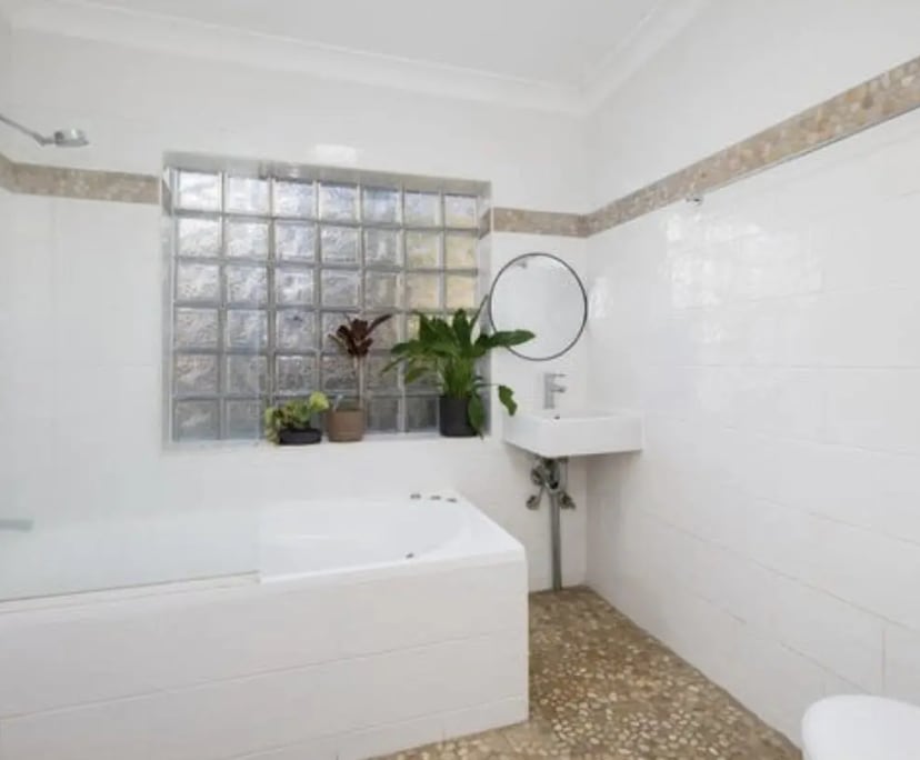 Unfurnished room in a flatshare