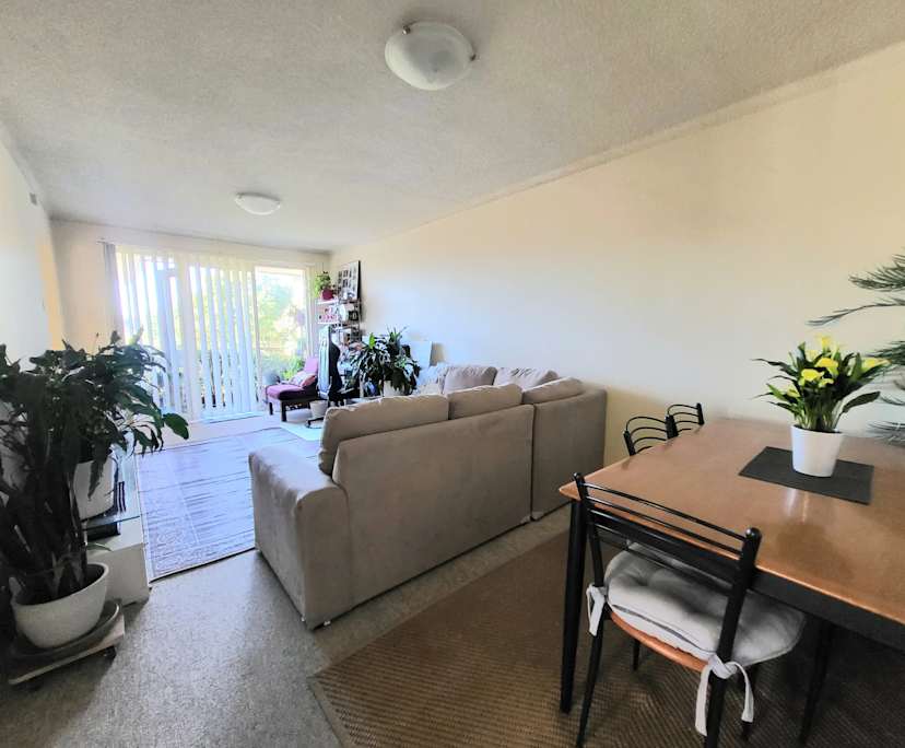 Furnished room in a flatshare