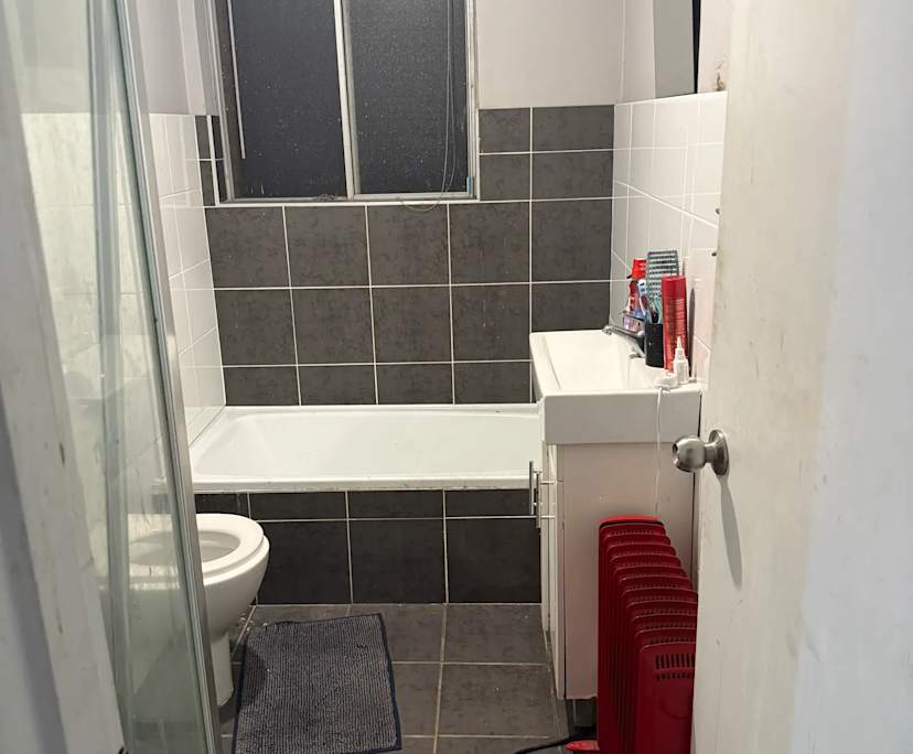 $210, Flatshare, 2 bathrooms, Liverpool NSW 2170