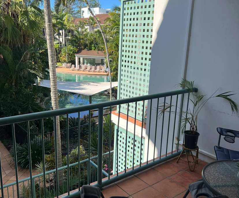 $350, Flatshare, 3 bathrooms, Miami QLD 4220