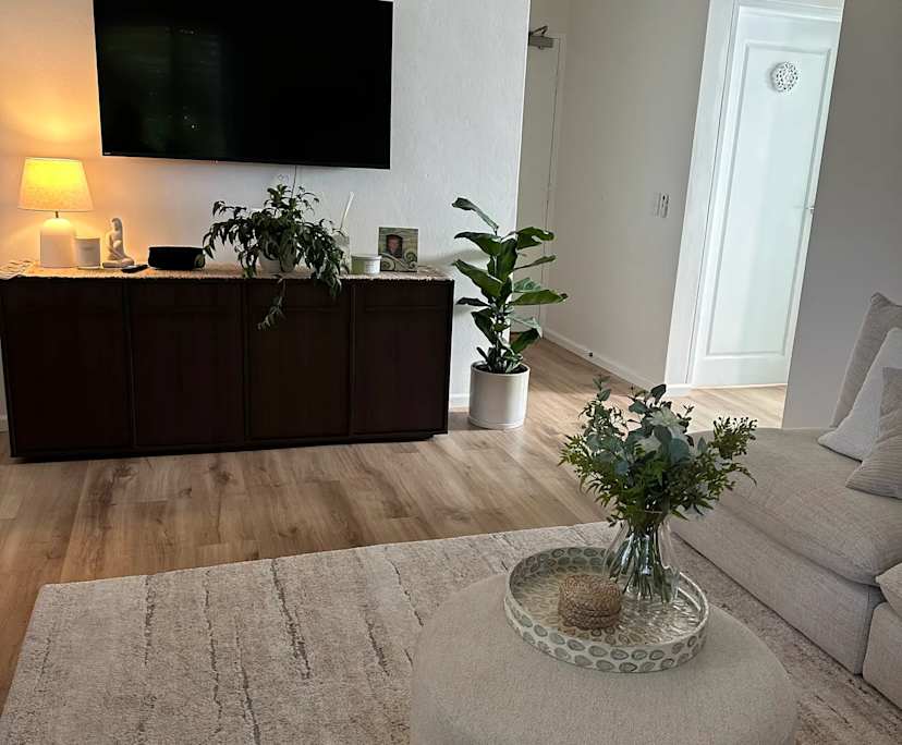 Furnished room with ensuite in a flatshare