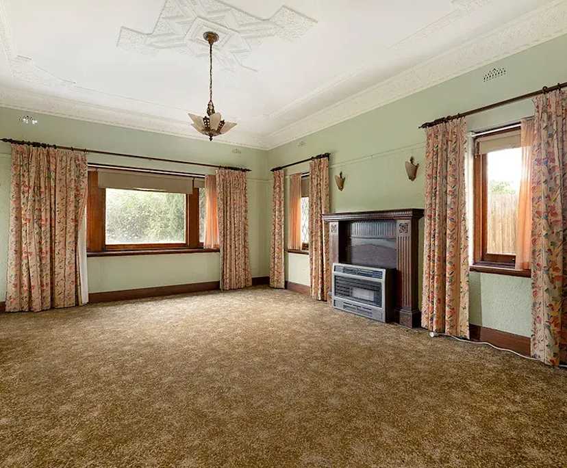 Unfurnished room in a flatshare