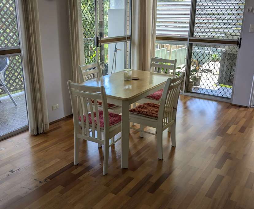$300, Flatshare, 2 bathrooms, Yeronga QLD 4105