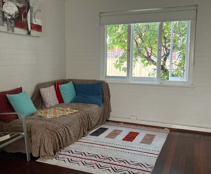 Furnished room in a flatshare
