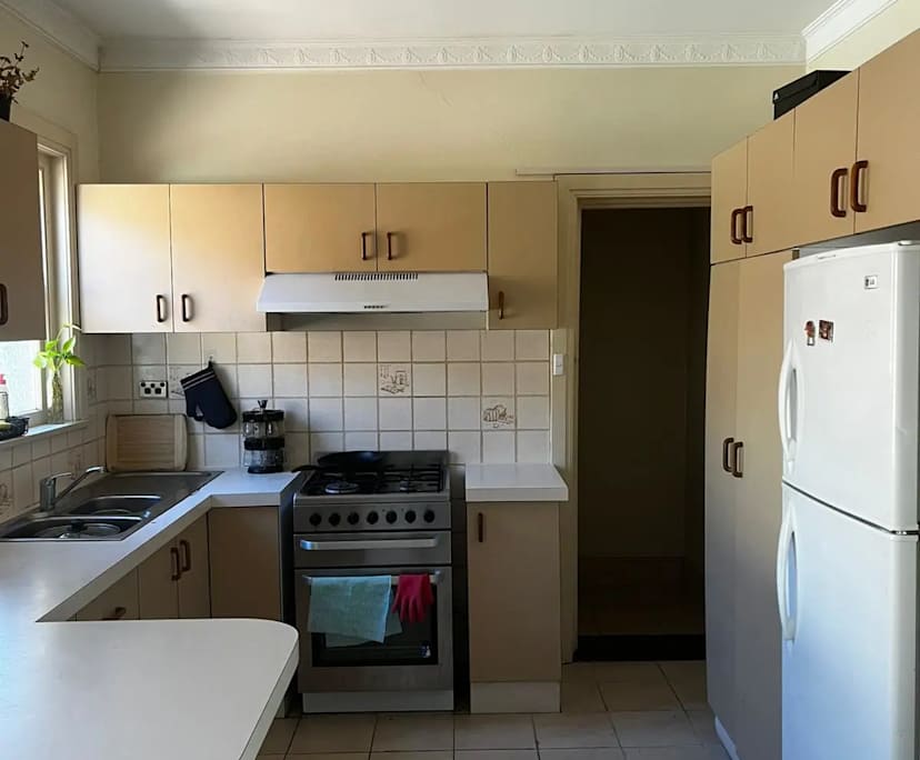 Furnished room in a flatshare