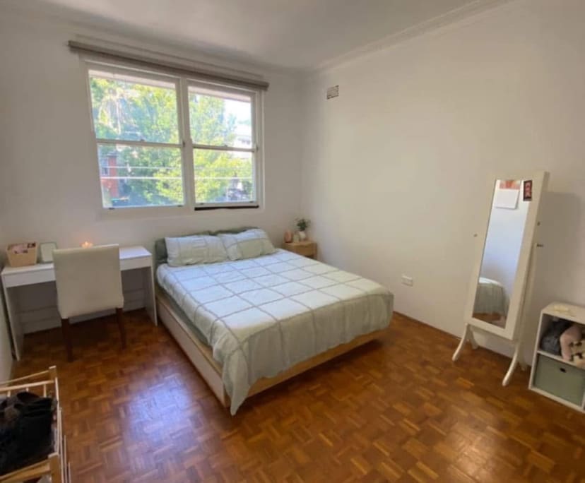 Furnished room in a flatshare