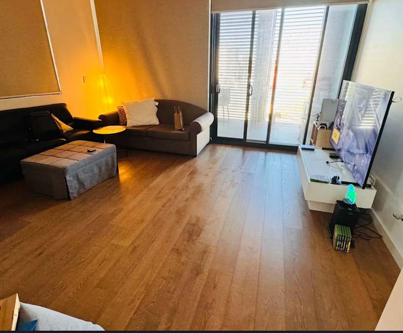 Unfurnished room with ensuite in a flatshare