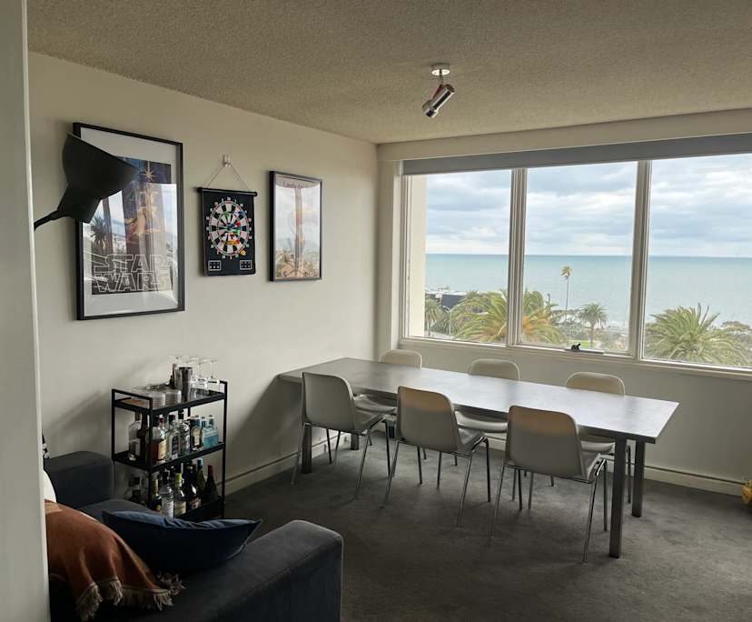 Furnished room in a flatshare