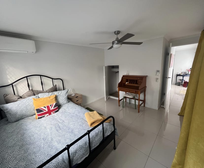 $300, Homestay, 2 bathrooms, Mansfield QLD 4122