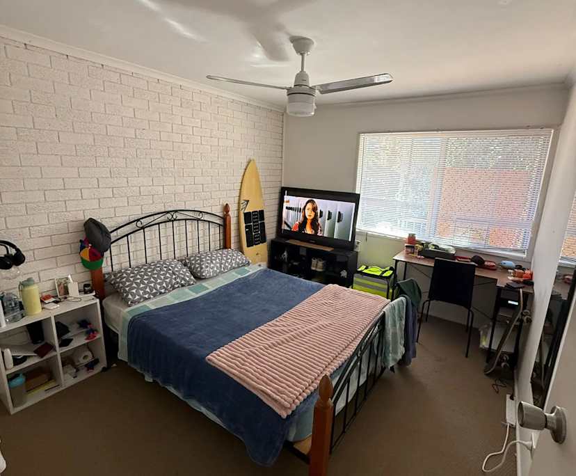 Furnished room in a flatshare