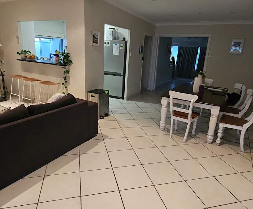 $380, Share-house, 3 bathrooms, Broadbeach Waters QLD 4218