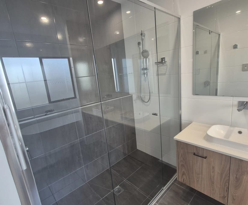 $250, Share-house, 5 bathrooms, Bethania QLD 4205