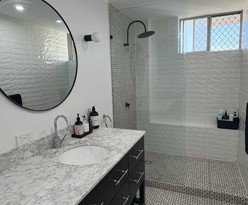 $350, Flatshare, 2 bathrooms, Bulimba QLD 4171