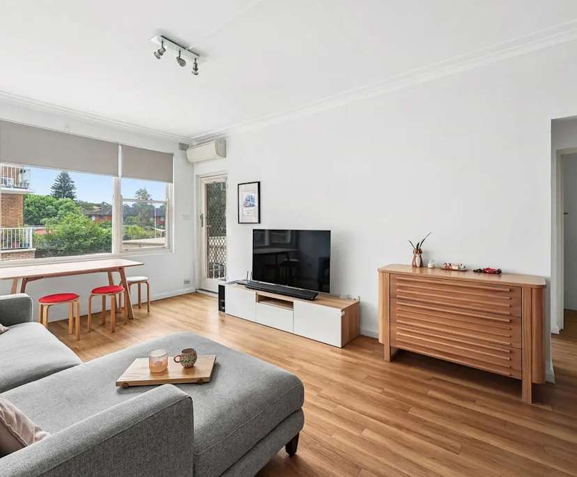 Unfurnished room in a flatshare