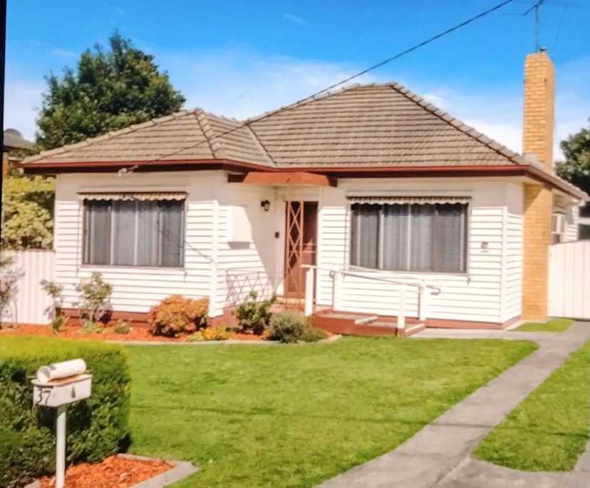Furnished room in a share house