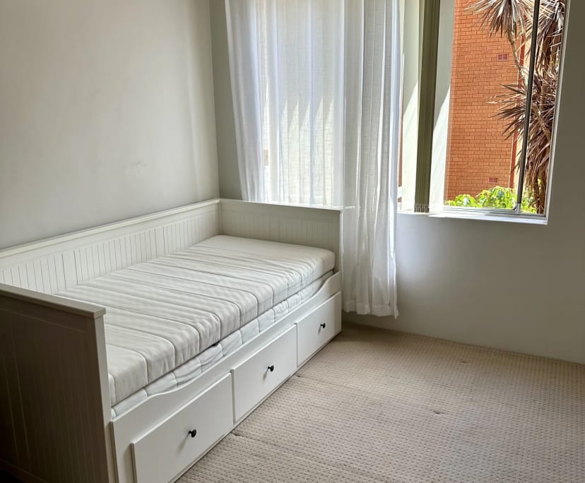 Furnished room in a flatshare