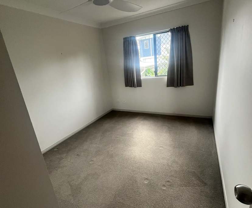 Unfurnished room with own bathroom
