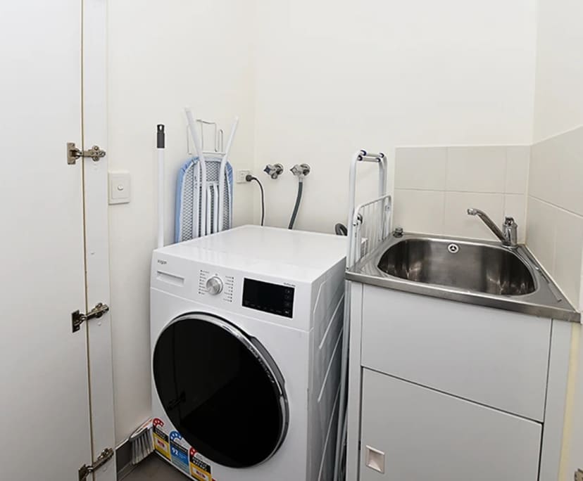 $899, Whole-property, 2 bathrooms, Melbourne VIC 3000