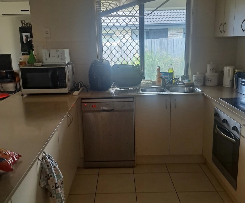 $240, Share-house, 3 bathrooms, Redbank QLD 4301