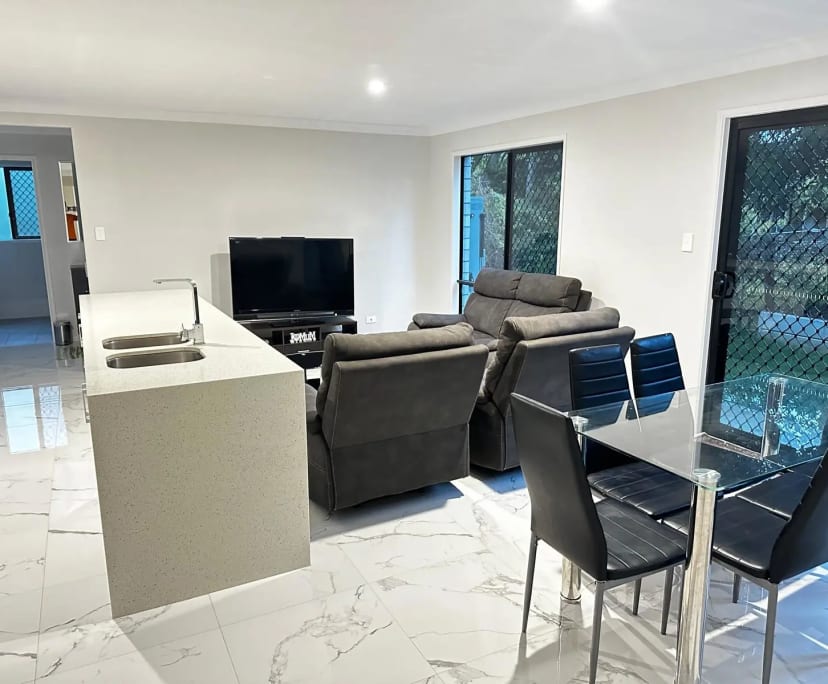 Whole property with 1 room for rent