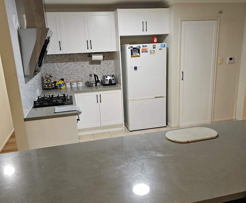 $350, Homestay, 4 bathrooms, Robina QLD 4226