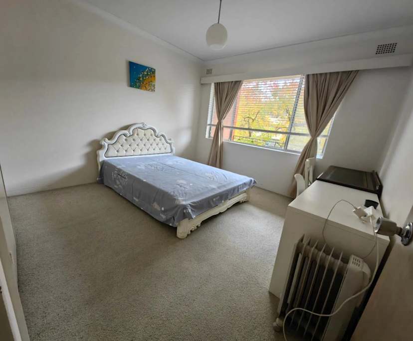 Furnished room in a flatshare