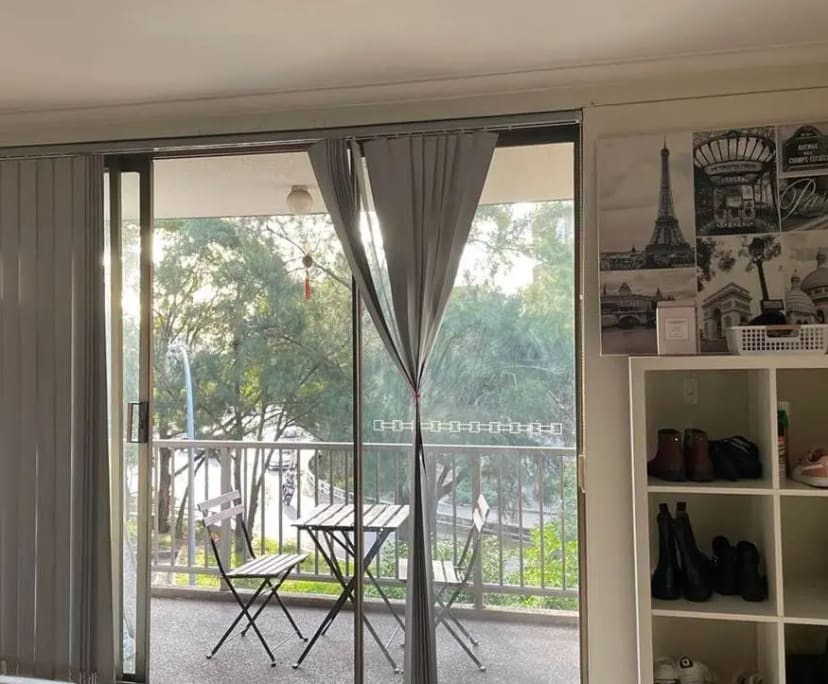 Furnished room in a flatshare