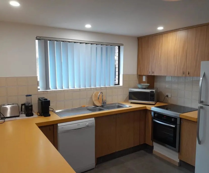 $820, Whole-property, 2 bathrooms, Broadbeach QLD 4218