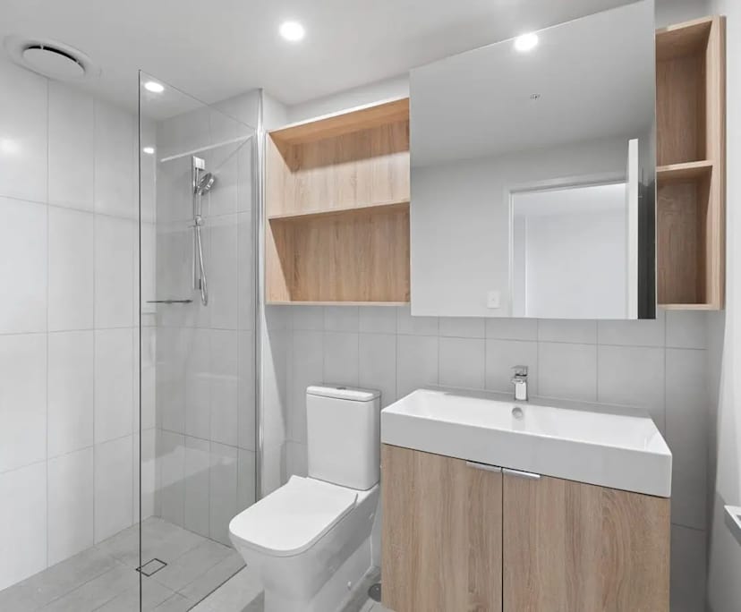Unfurnished room with own bathroom