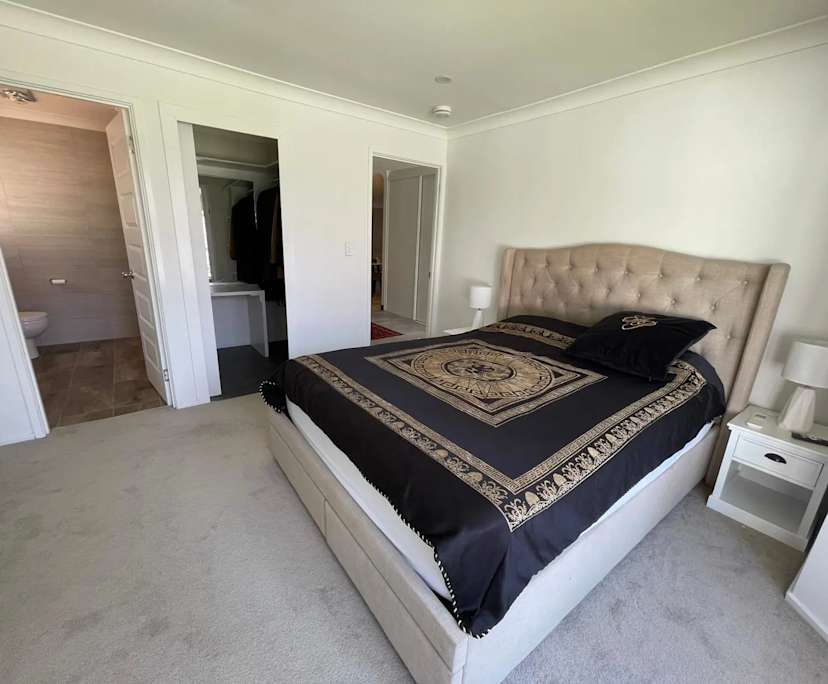 $295, Share-house, 4 bathrooms, Mount Ommaney QLD 4074