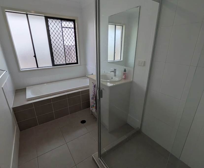 $300, Share-house, 4 bathrooms, Upper Kedron QLD 4055